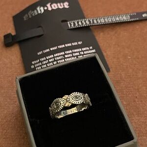 Etah Love silver eye ring